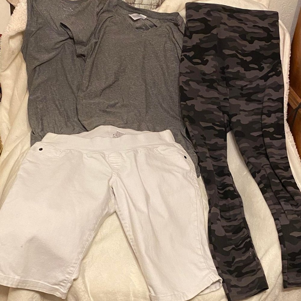 EUC Maternity 4 Piece Bundle Size Small